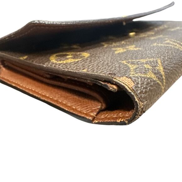 55. Louis Vuitton Monogram Sarah Wallet - Picture 5 of 16